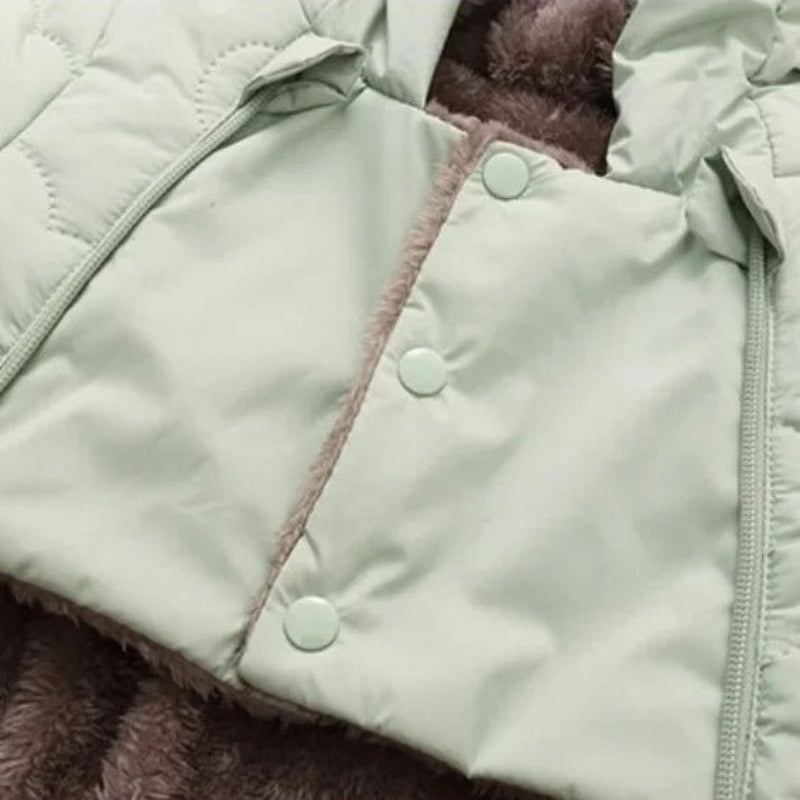 COMBINAISON HIVER BEBE avec fermeture à bouton au niveau de la poitrine