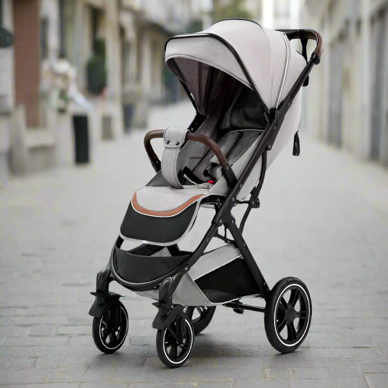 Poussette compacte ouverte