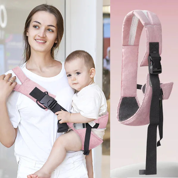maman avec bebe et porte bébé rose