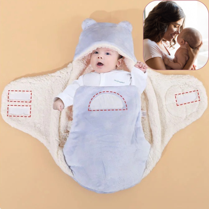 nid d’ange bebe avec velcro ouvert et maman tenant bébé dans les mains
