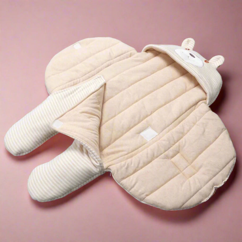 nid d’ange cosy beige ouvert au niveau des mains