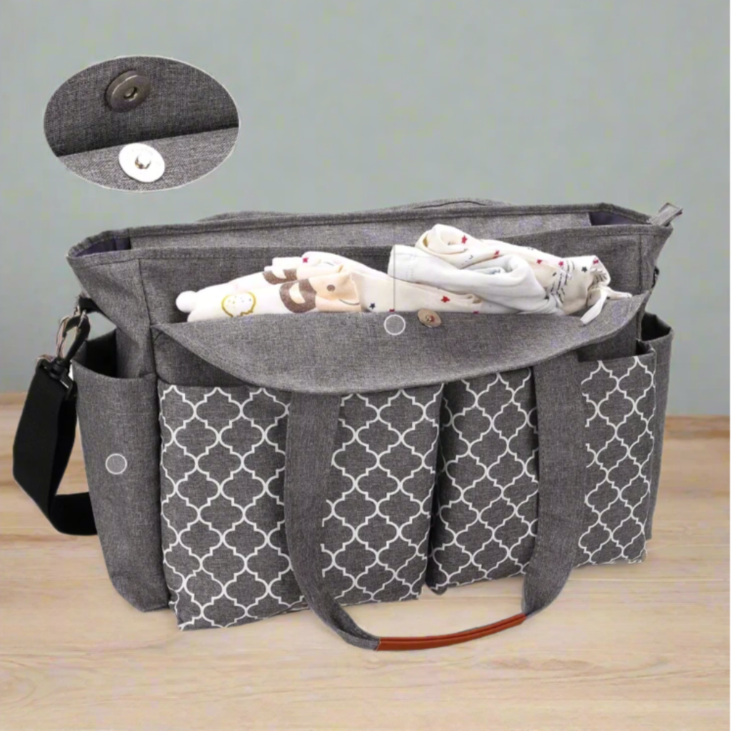 Sac à langer gris avec bouton de fermeture