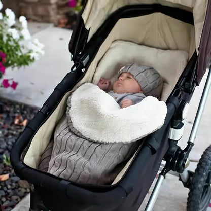 bébé endormi nid d'ange siège auto gris landau