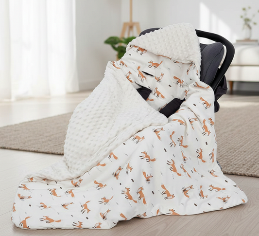 nid d’ange siege auto installé sur un siège