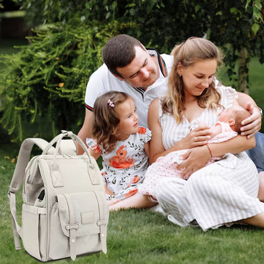 sac a langer bebe confortable pour une sortie dans un parc
